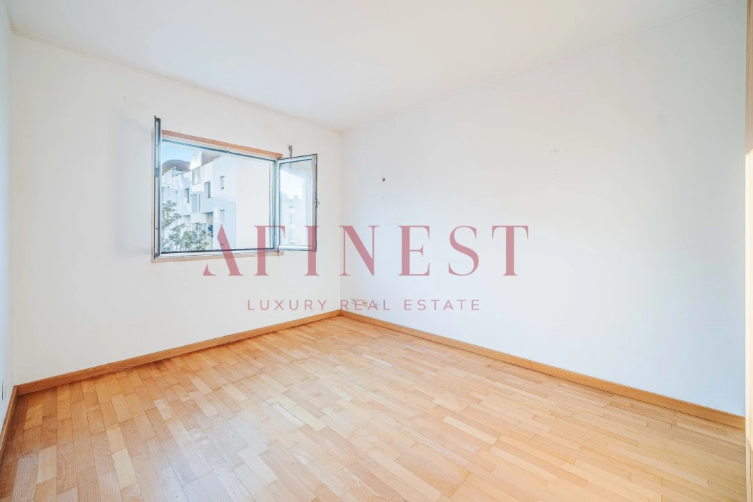 Apartamento T2 para Arrendamento em Areeiro Foto 17