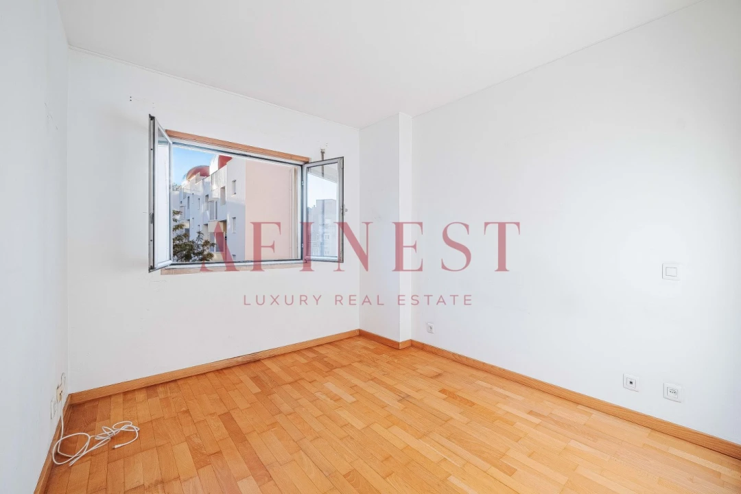 Apartamento T2 para Arrendamento em Areeiro Foto 18