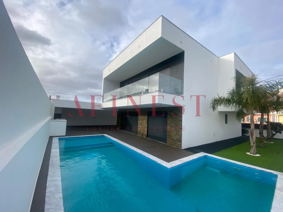 Moradia T4 para Venda em Corroios Foto 1