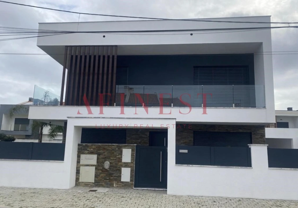 Moradia T4 para Venda em Corroios Foto 3