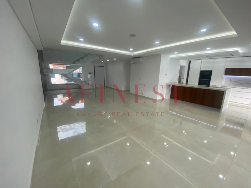 Moradia T4 para Venda em Corroios Foto 6