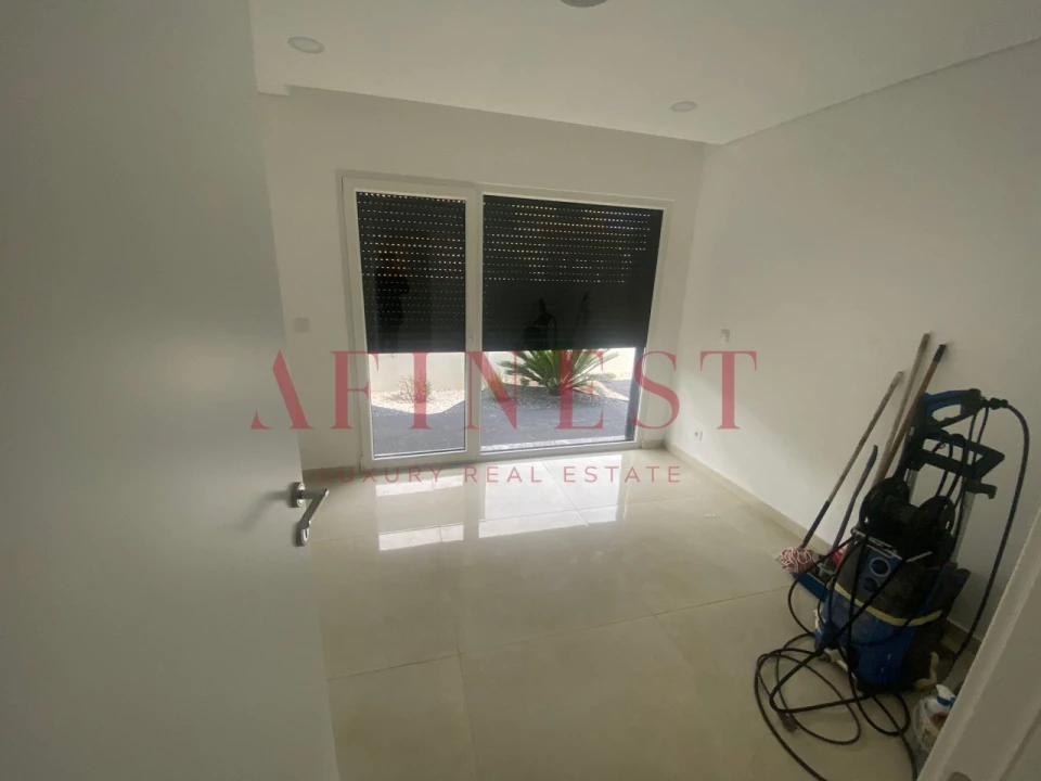 Moradia T4 para Venda em Corroios Foto 13