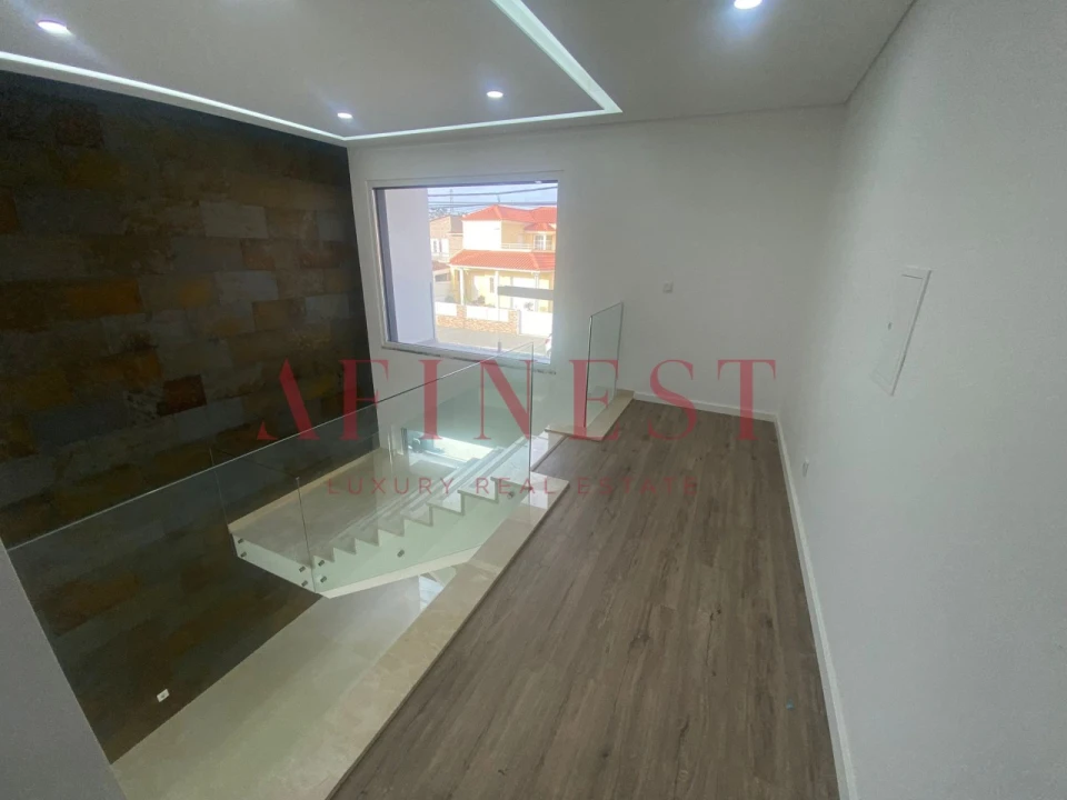 Moradia T4 para Venda em Corroios Foto 16