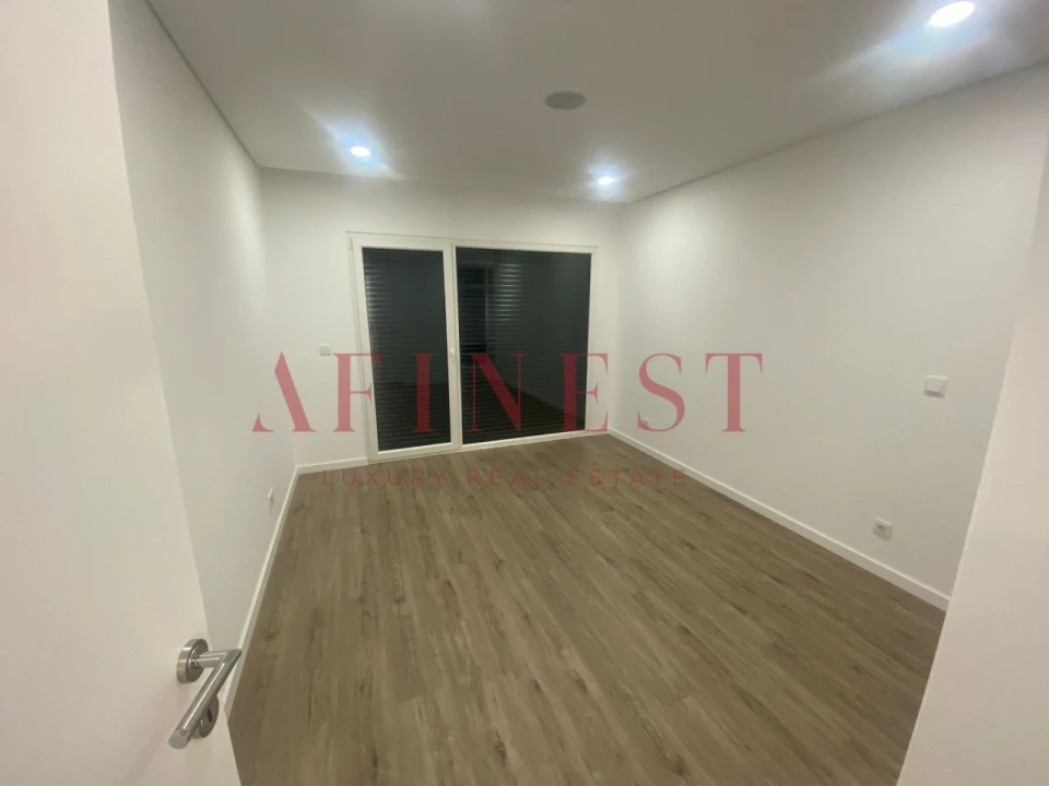 Moradia T4 para Venda em Corroios Foto 26