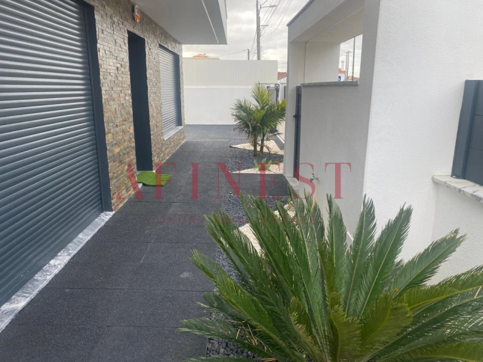 Moradia T4 para Venda em Corroios Foto 32