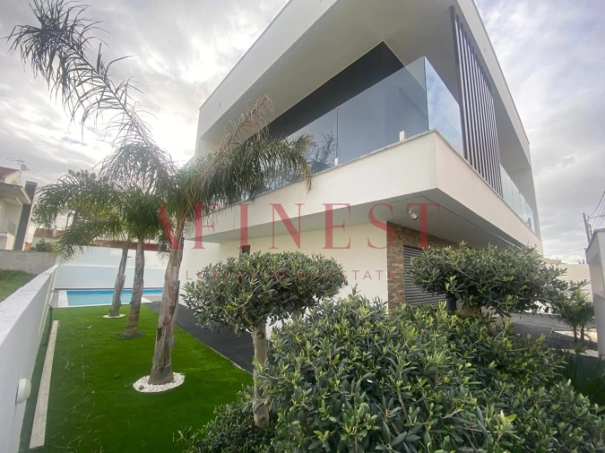 Moradia T4 para Venda em Corroios Foto 2