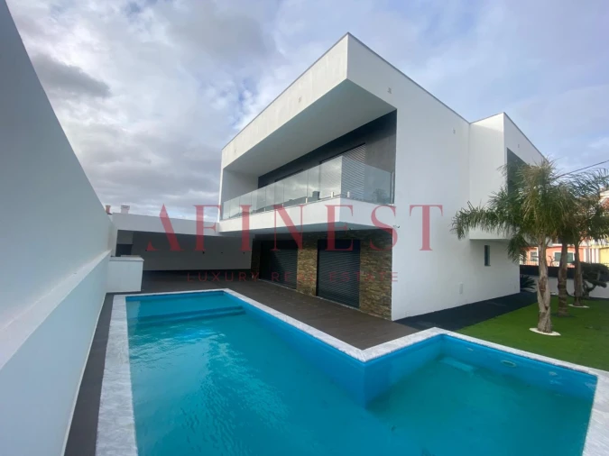 Moradia T4 para Venda em Corroios Foto 5