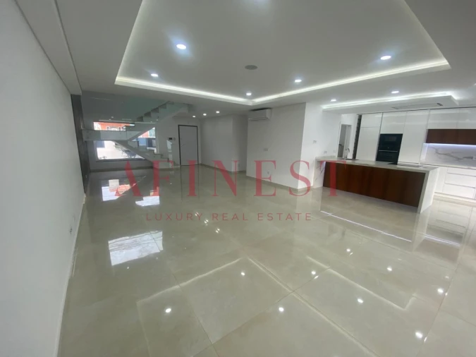 Moradia T4 para Venda em Corroios Foto 6