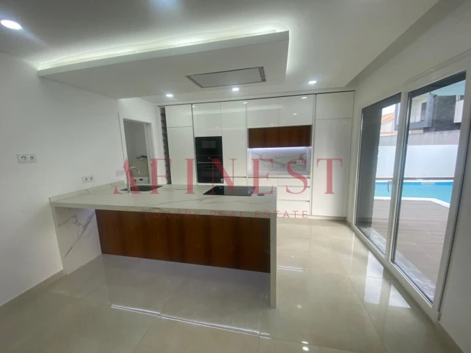 Moradia T4 para Venda em Corroios Foto 9