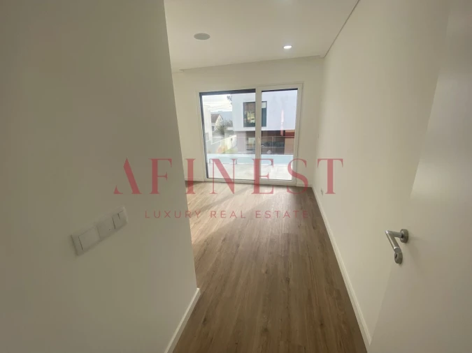 Moradia T4 para Venda em Corroios Foto 20