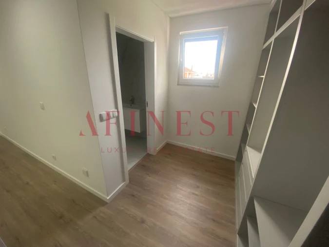 Moradia T4 para Venda em Corroios Foto 27