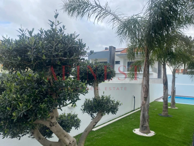 Moradia T4 para Venda em Corroios Foto 33