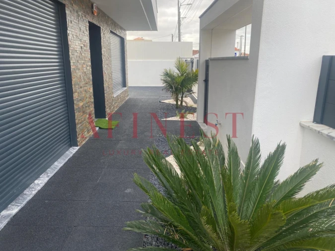 Moradia T4 para Venda em Corroios Foto 32