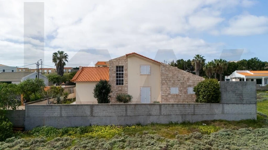 Moradia T3 para Venda em Porto Santo Foto 7