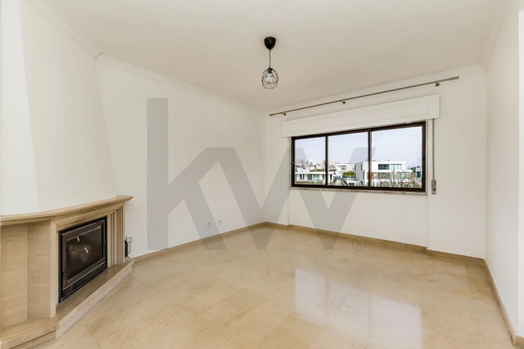 Apartamento T2 para Arrendamento em Carnaxide e Queijas Foto 4