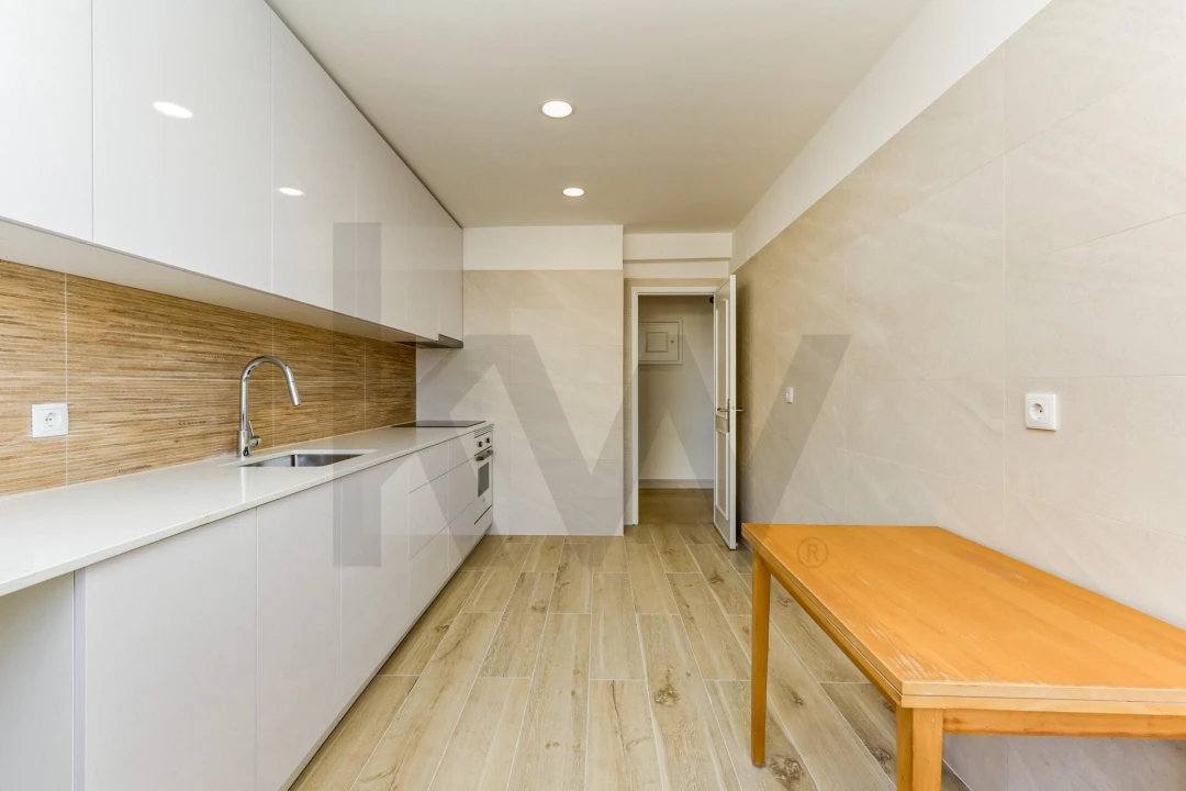 Apartamento T2 para Arrendamento em Carnaxide e Queijas Foto 2