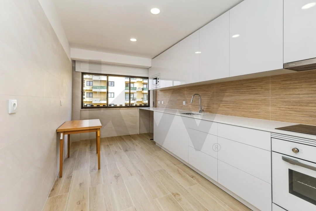 Apartamento T2 para Arrendamento em Carnaxide e Queijas Foto 1