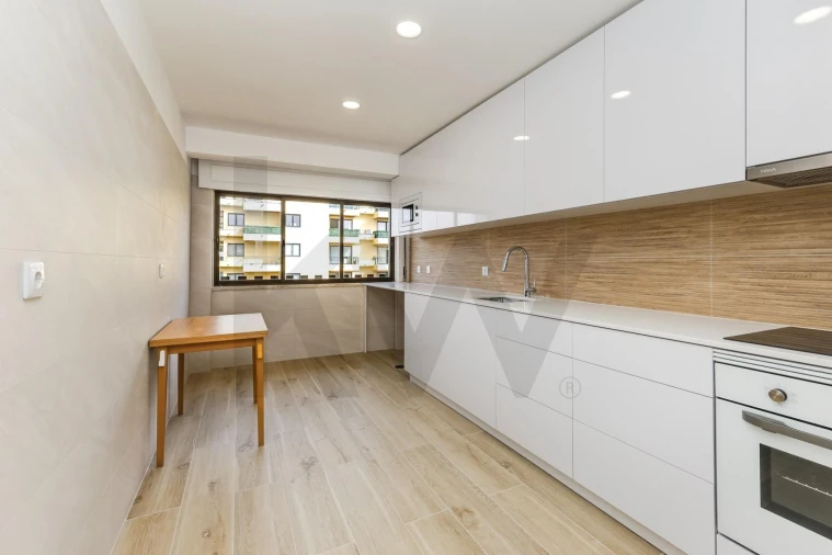 Apartamento T2 para Arrendamento em Carnaxide e Queijas