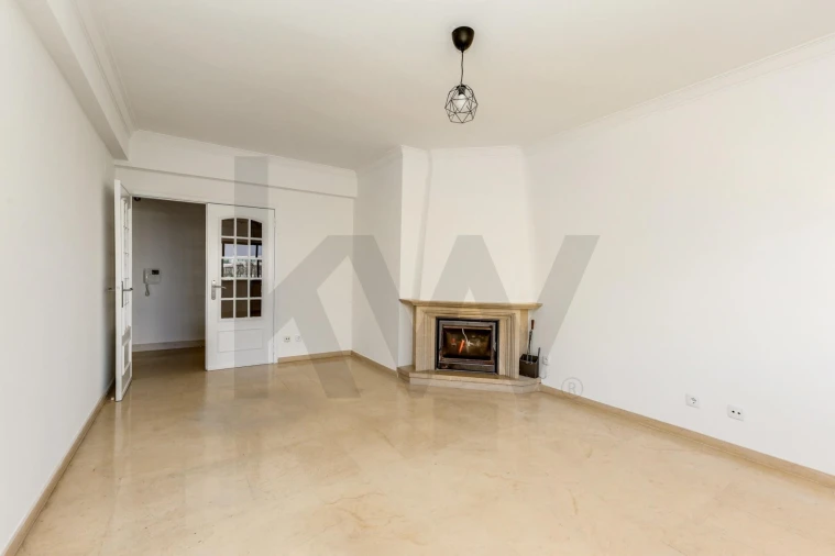 Apartamento T2 para Arrendamento em Carnaxide e Queijas Foto 5