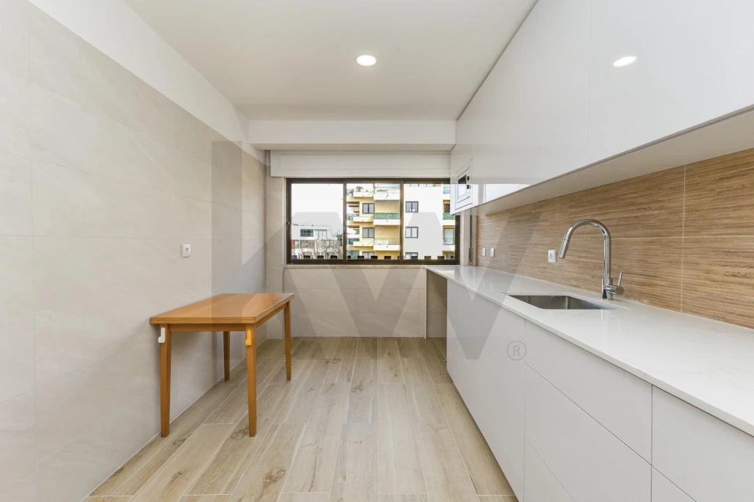 Apartamento T2 para Arrendamento em Carnaxide e Queijas Foto 3