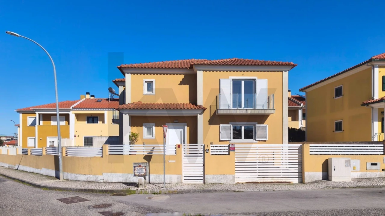 Moradia T4 para Venda em Algueirão-Mem Martins Foto 1