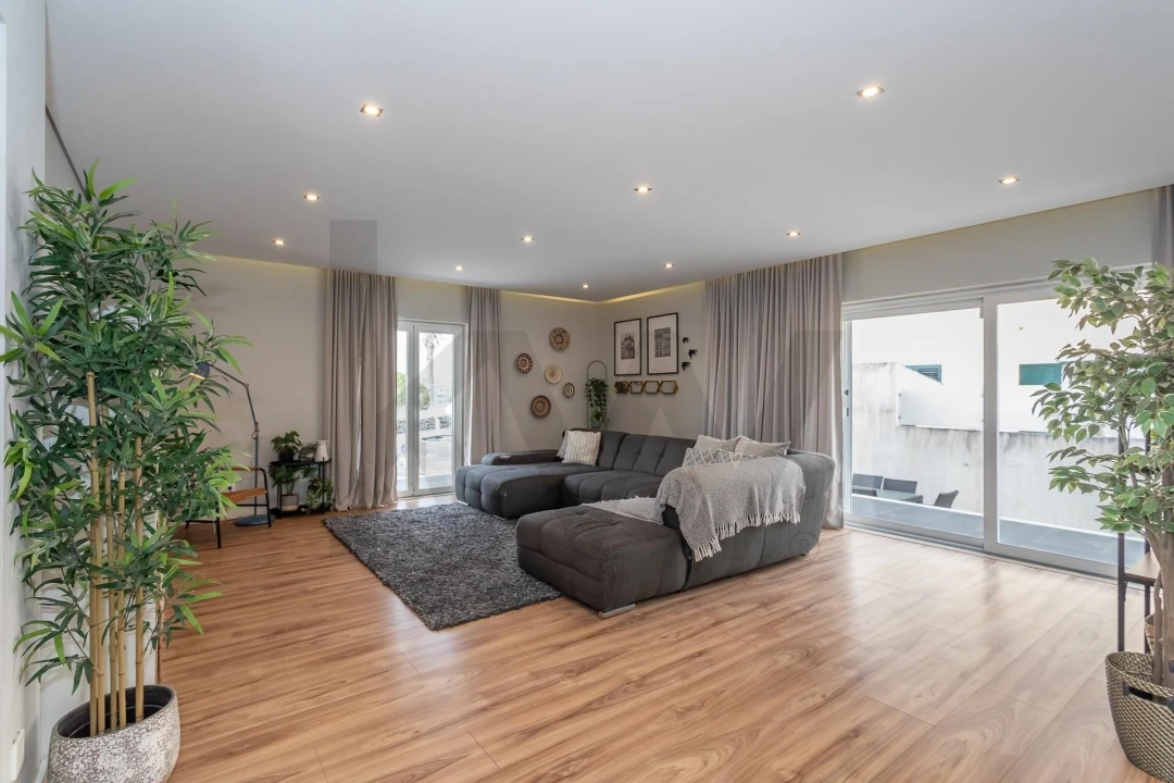 Moradia T4 para Venda em Algueirão-Mem Martins Foto 1