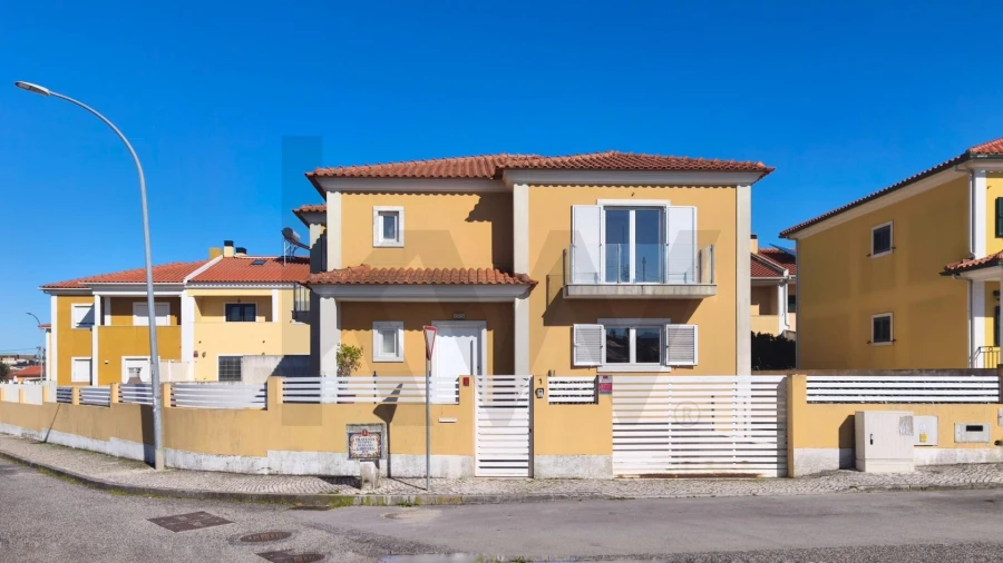 Moradia T4 para Venda em Algueirão-Mem Martins