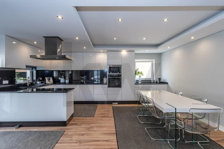 Moradia T4 para Venda em Algueirão-Mem Martins Foto 3