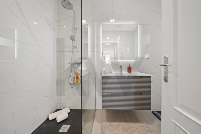 Moradia T5 para Venda em Prazeres Foto 10