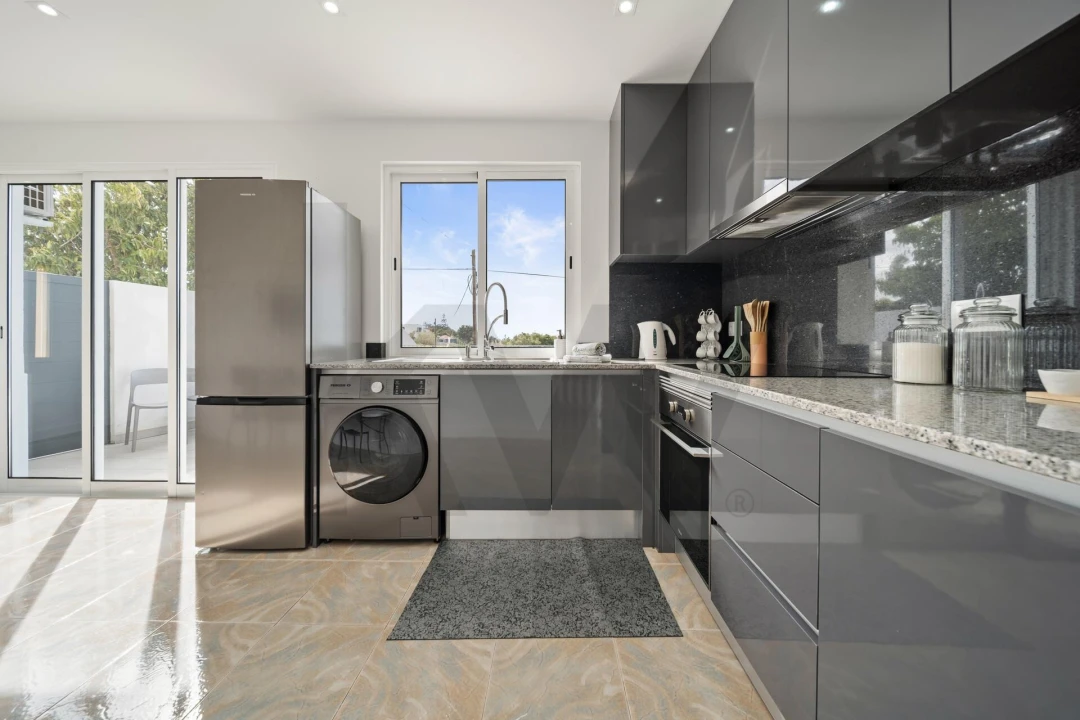 Moradia T5 para Venda em Prazeres Foto 3