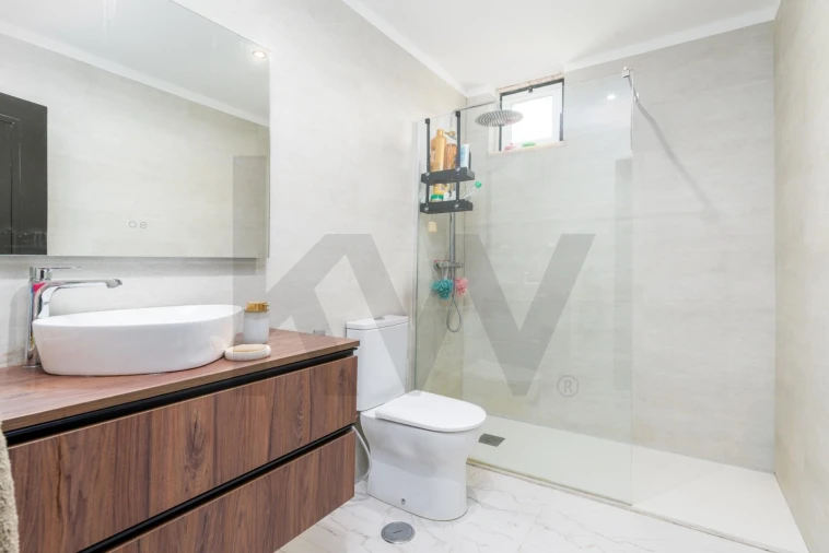 Apartamento T1 para Venda em São Domingos de Rana Foto 13