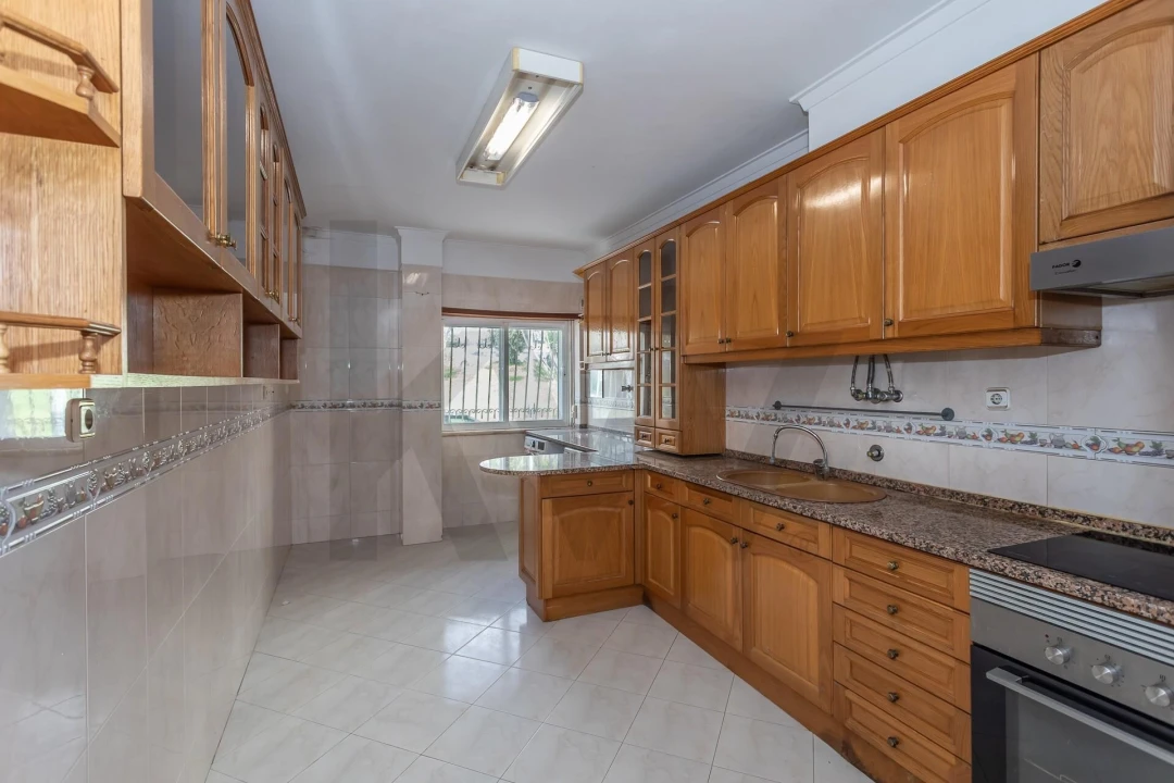 Apartamento T3 para Venda em Ramada e Caneças Foto 2