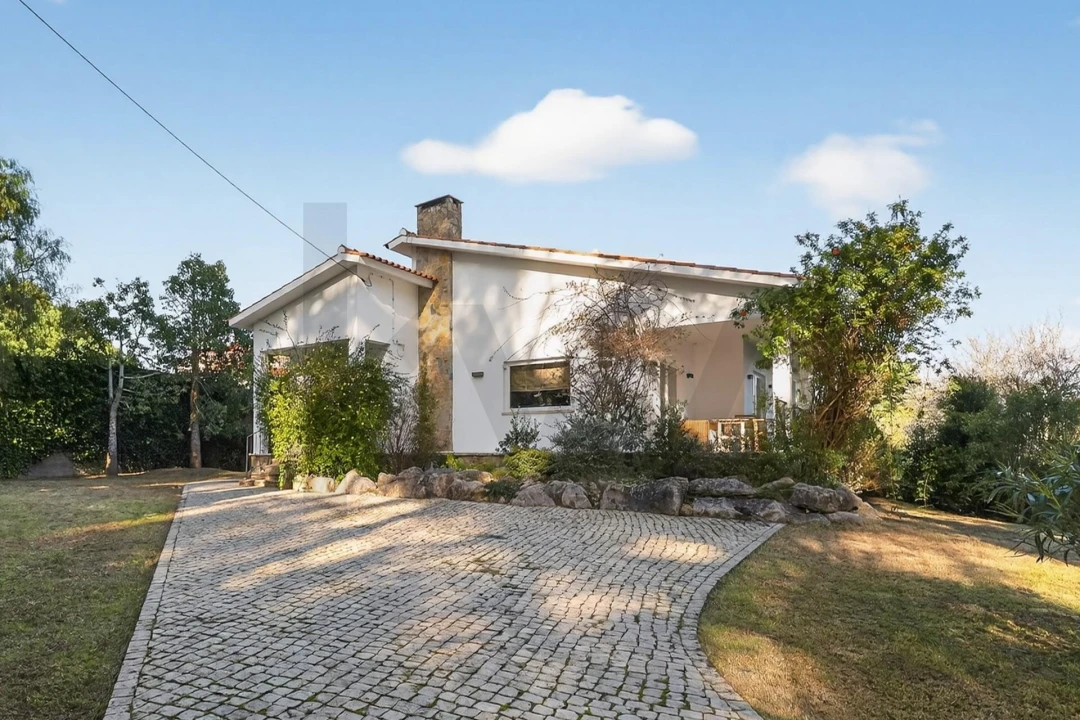 Moradia T4 para Venda em São João das Lampas e Terrugem Foto 1