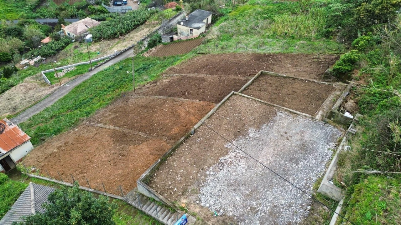 Terreno para Venda em Porto da Cruz Foto 9