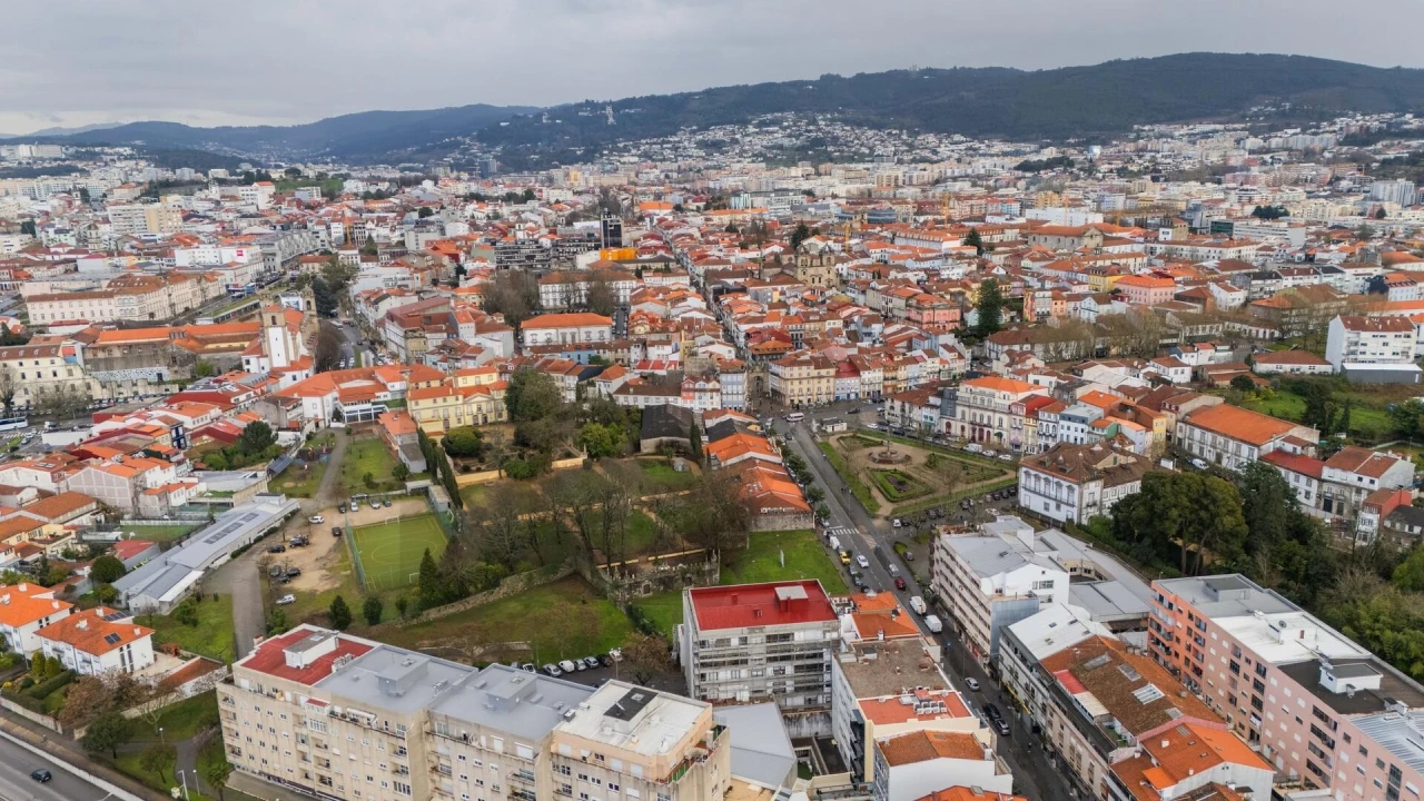 Loja para Venda em Braga (Maximinos, Sé e Cividade) Foto 1