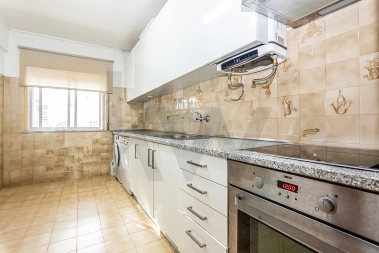 Apartamento T2 para Venda em São Domingos de Rana Foto 4