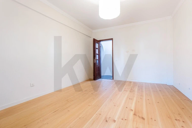 Apartamento T2 para Venda em São Domingos de Rana Foto 3