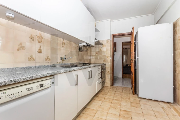 Apartamento T2 para Venda em São Domingos de Rana Foto 5