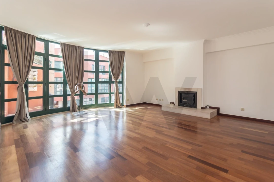 Moradia T4 para Arrendamento em Estrela Foto 1