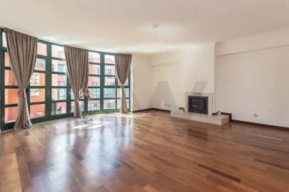 Moradia T4 para Arrendamento em Estrela