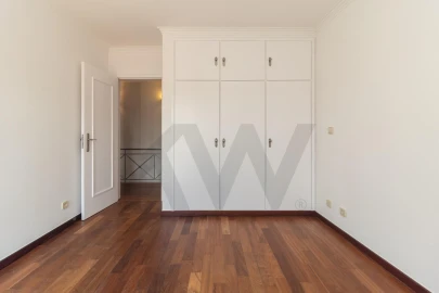 Moradia T4 para Arrendamento em Estrela