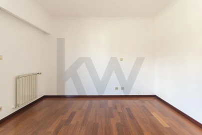 Moradia T4 para Arrendamento em Estrela