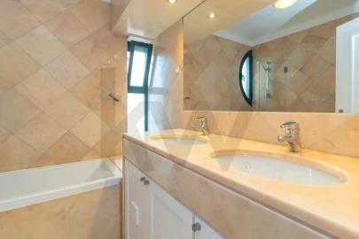 Moradia T4 para Arrendamento em Estrela