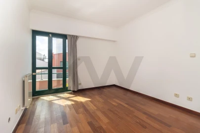 Moradia T4 para Arrendamento em Estrela