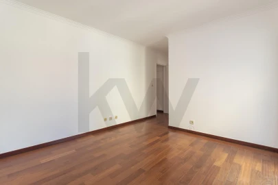 Moradia T4 para Arrendamento em Estrela