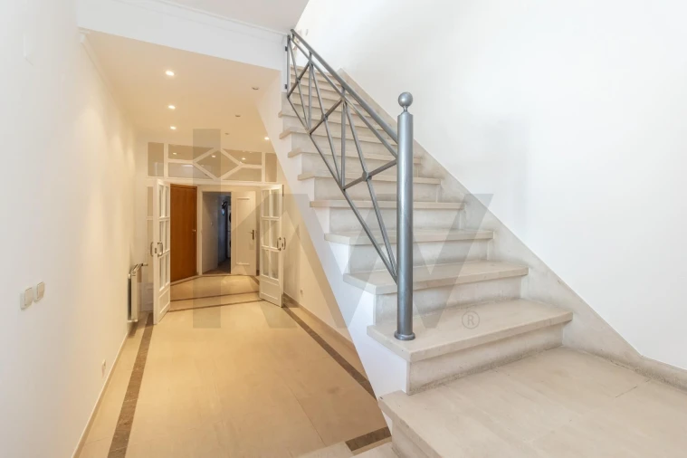 Moradia T4 para Arrendamento em Estrela Foto 12