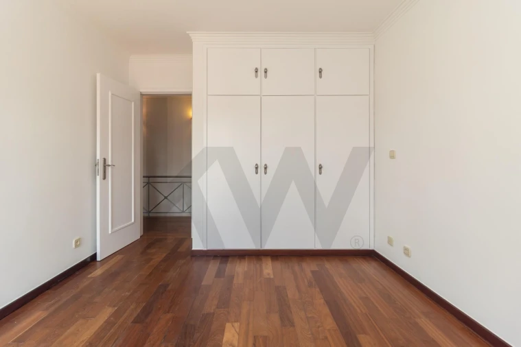 Moradia T4 para Arrendamento em Estrela Foto 23