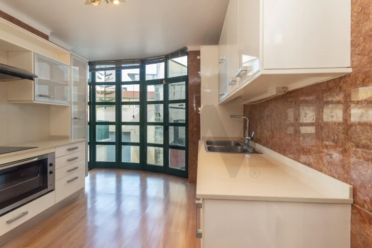 Moradia T4 para Arrendamento em Estrela Foto 14