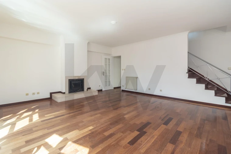 Moradia T4 para Arrendamento em Estrela Foto 5