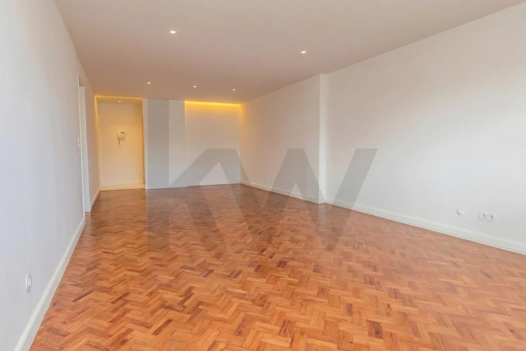 Apartamento T3 para Arrendamento em Avenidas Novas Foto 2